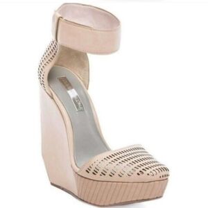 Bcbg ma-austin wedges platform sandals  size 5.5 M